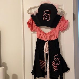 Leg Avenue Sexy pirate Halloween costume